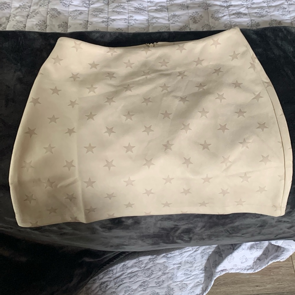NWT Lelis Beige skirt with Stars size large